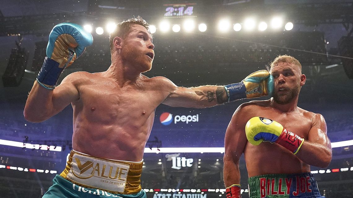 Alvarez adds another title with 8th-round TKO of Saunders
