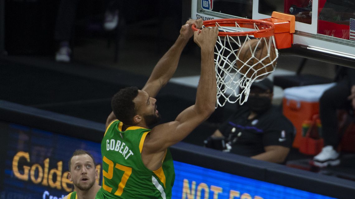 Jazz take top spot in NBA playoffs, thump Kings 121-99