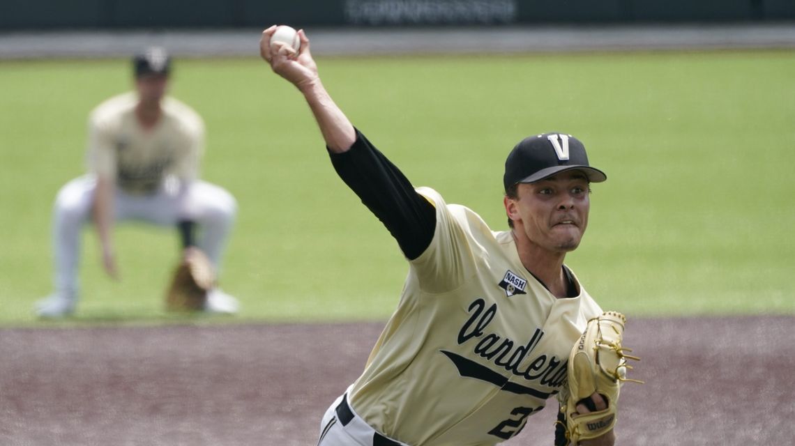 Leiter strikes out 10, Vandy CWS bound with 4-1 win over ECU