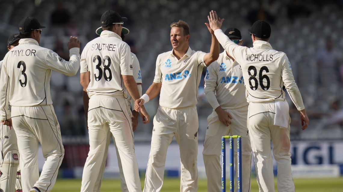 England holds out against New Zealand to draw 1st test