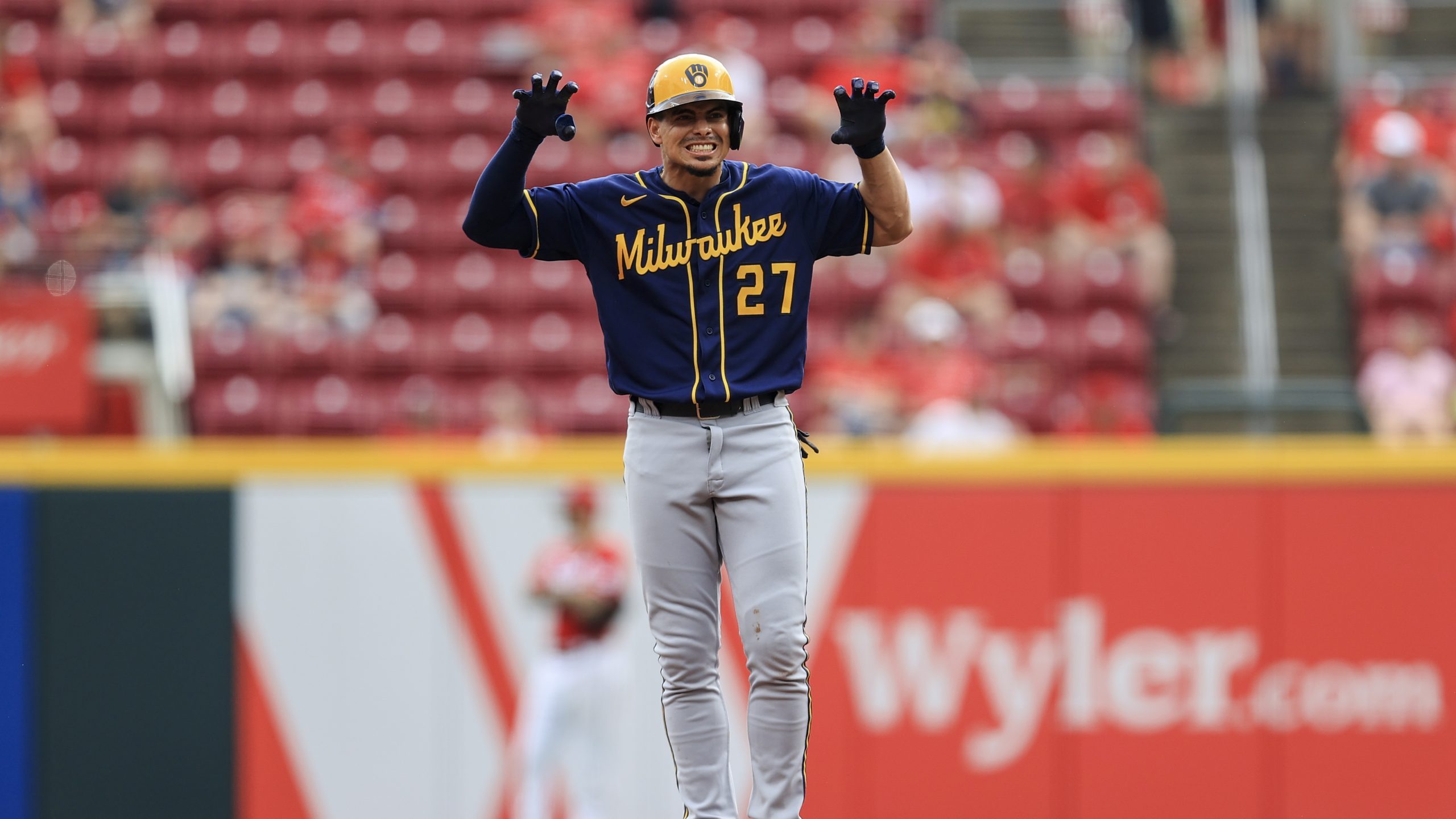 Daniel Vogelbach's 2 homers carry Brewers to season-high fourth