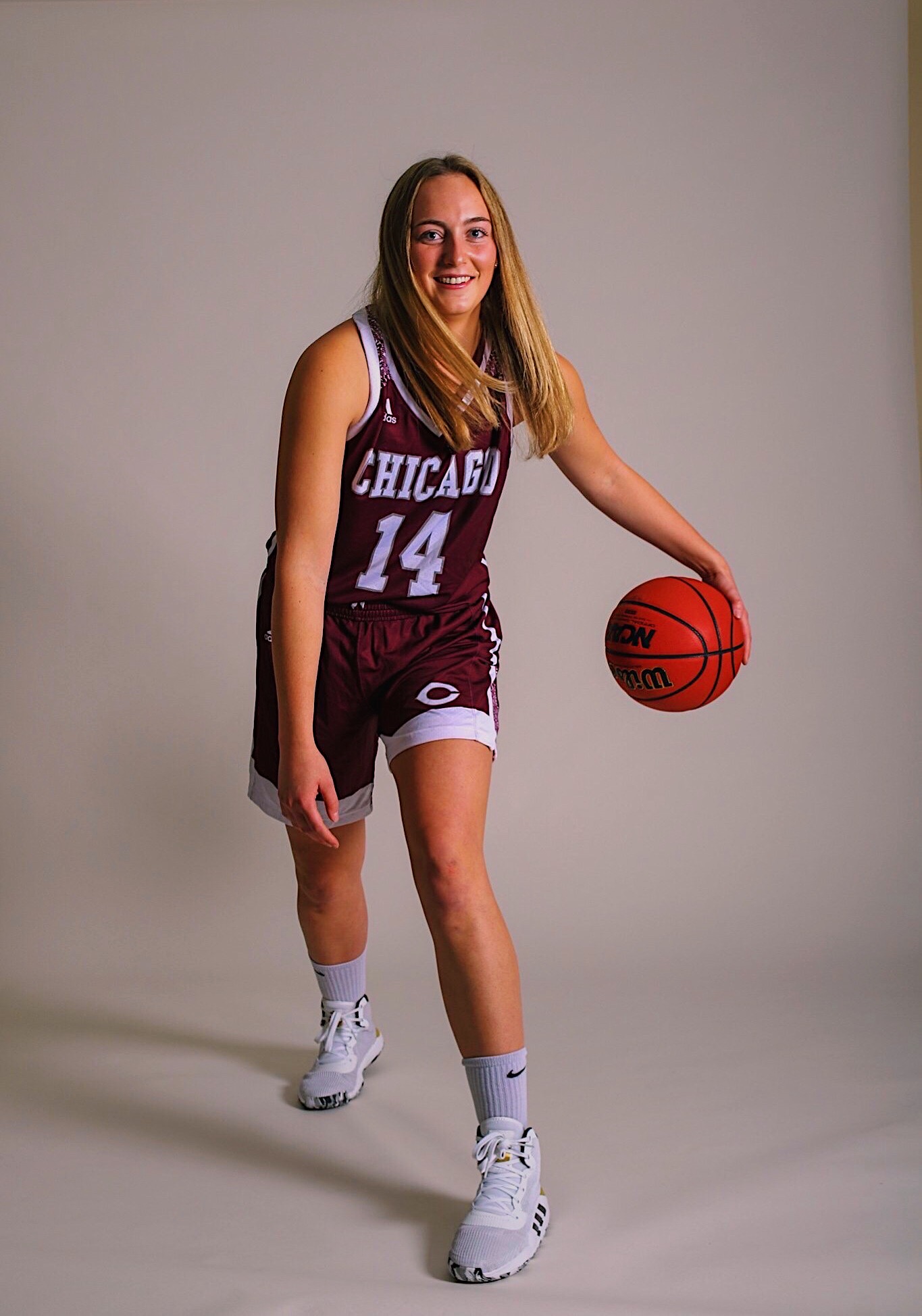 University of Chicago women's basketball player Klaire Steffens makes