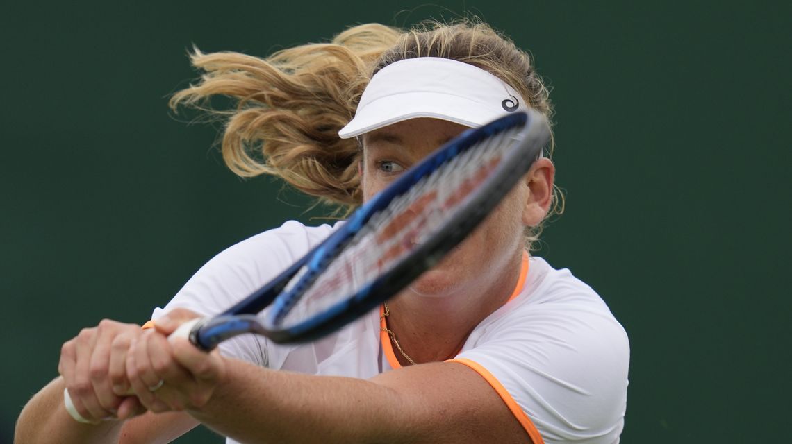 After hand, foot issues, CoCo Vandeweghe wins at Wimbledon