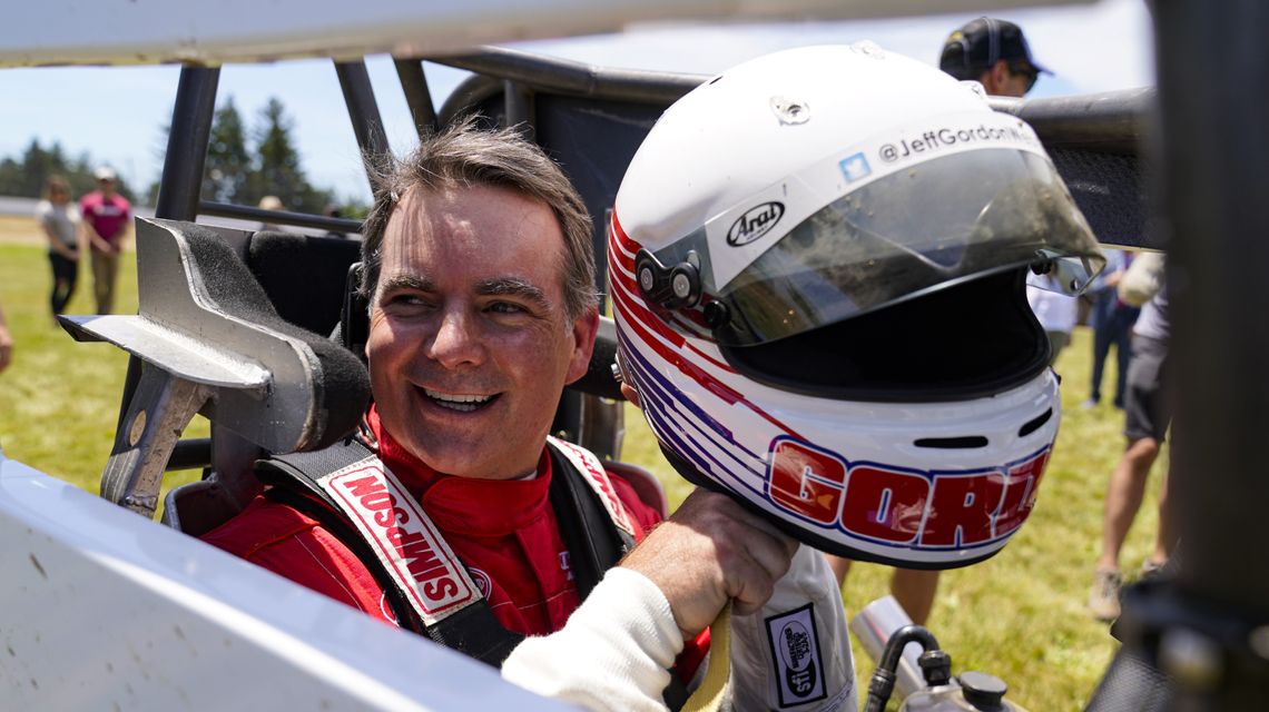 Gordon returns to racing roots by promoting Indy’s dirt race