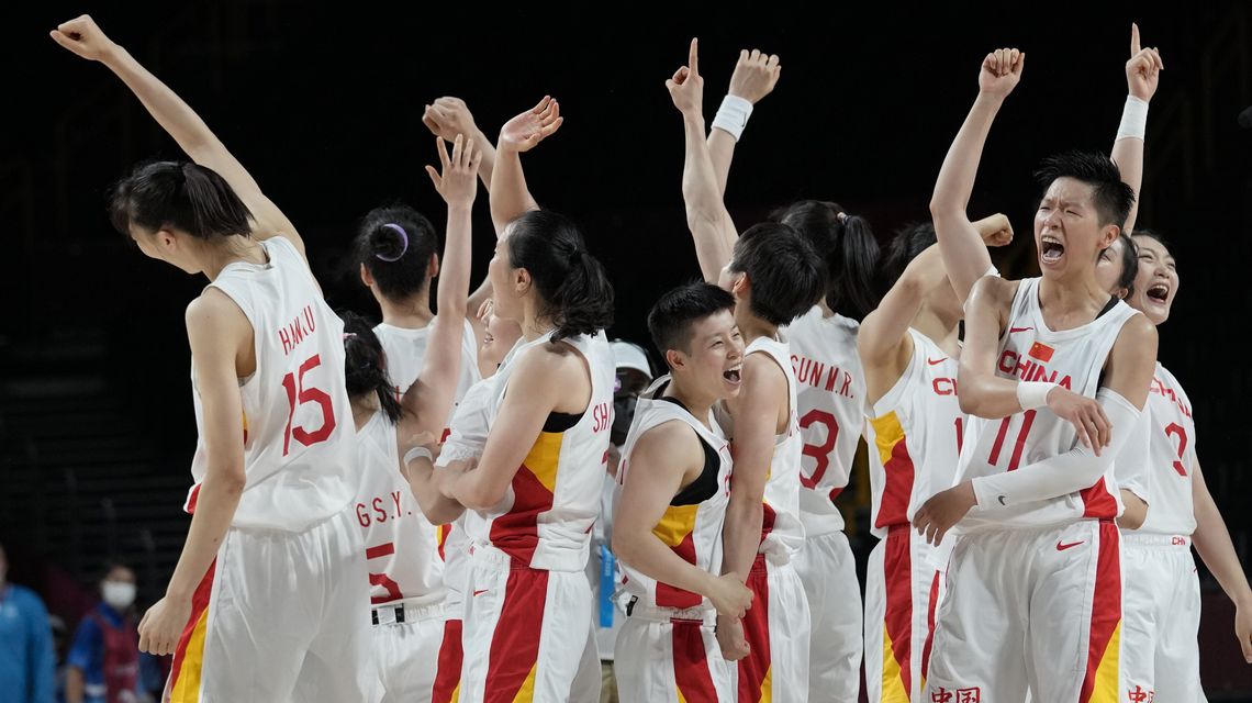 China advances to women’s quarters, edge Australia 76-74