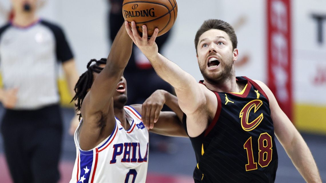 Former Cavs G Dellavedova signs 3-year deal with Melbourne