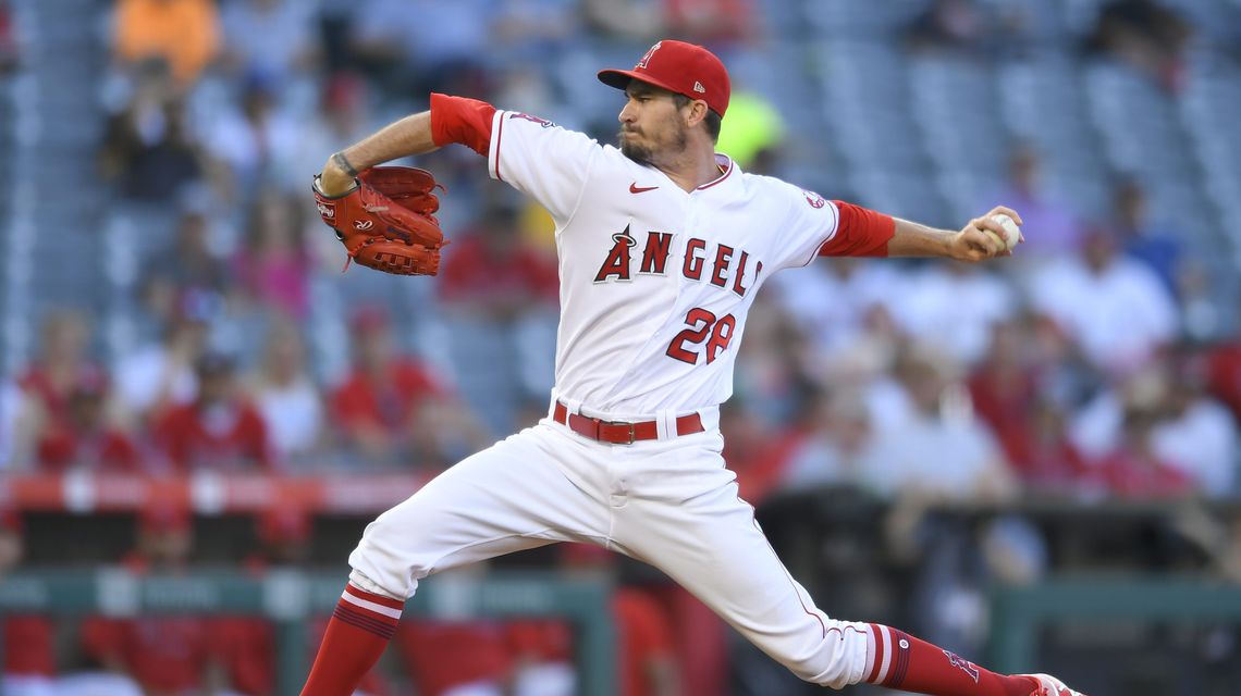 Yankees get Angels lefty starter Heaney for 2 minor leaguers