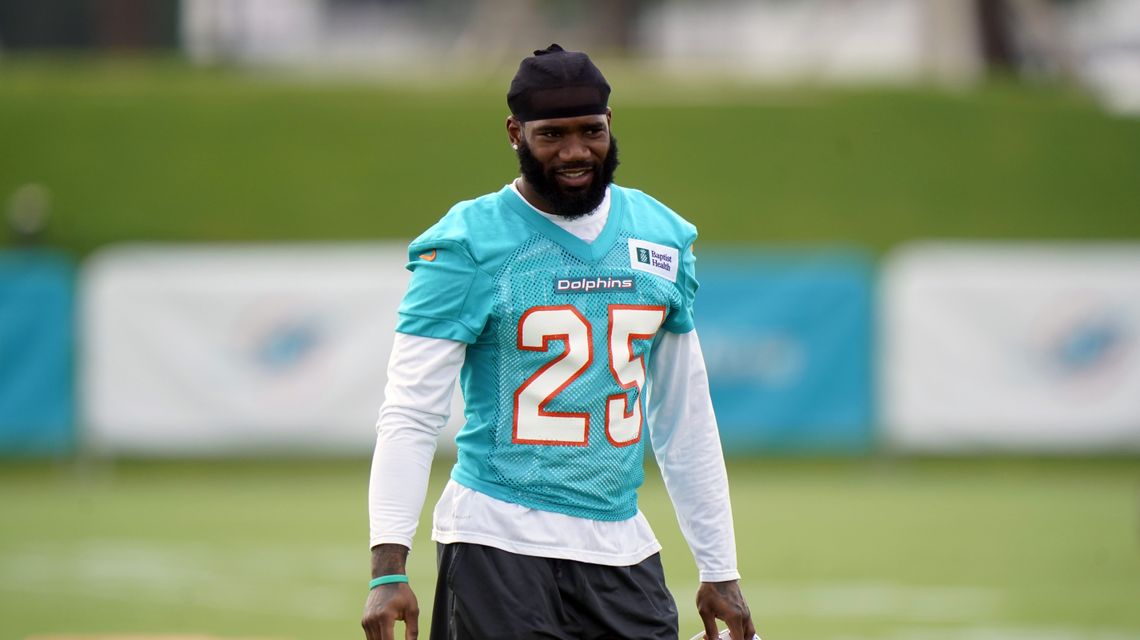 Miami CB Howard at practice, hopes for contract resolution