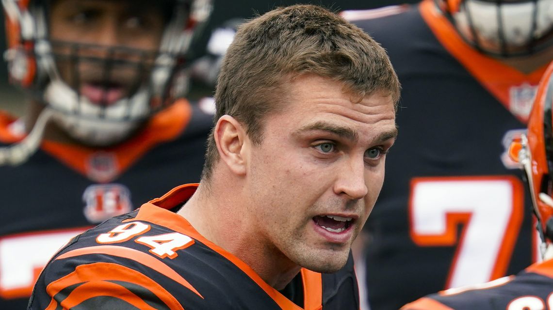 Bengals give DE Sam Hubbard 4-year contract extension