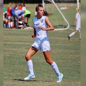 Hodge staying in Charleston with Gatorade SC Player of Year added to her resume