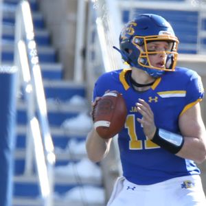 After emerging as South Dakota State’s No. 1 QB, Mark Gronowski isn’t letting his injury get in the way of his career