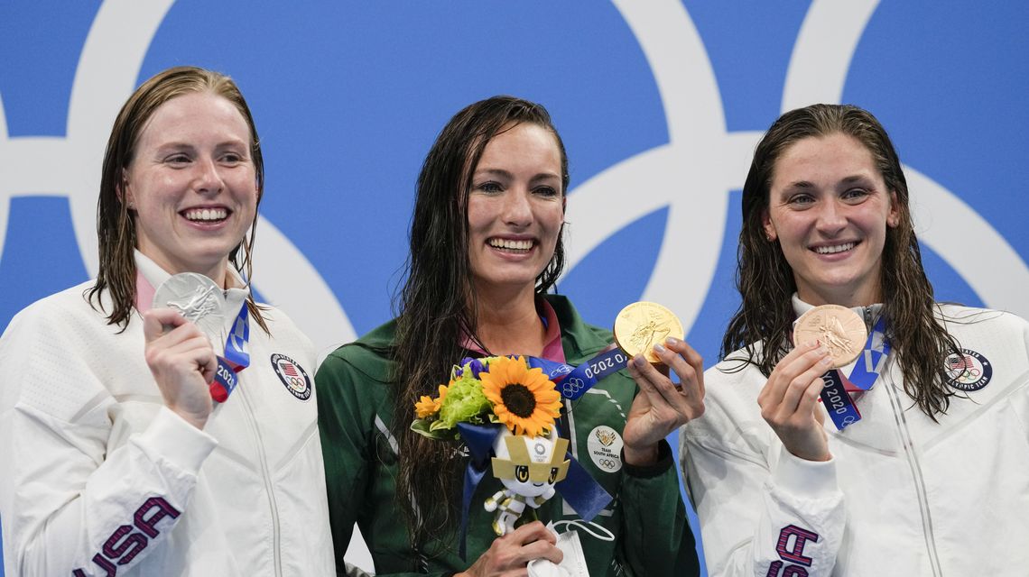 South African sets world swim record; Aussies add 6th gold
