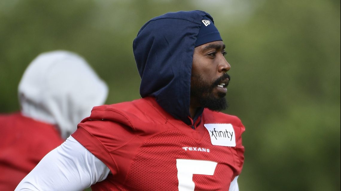 Taylor back at practice for Texans for 1st time since injury