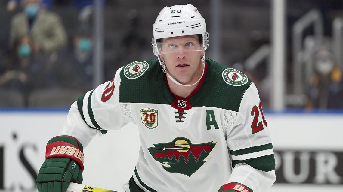 Stars open free agency by signing veterans Suter and Holtby