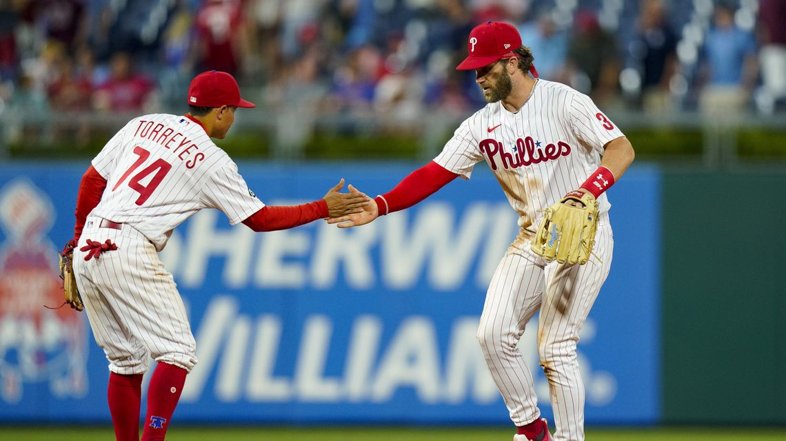 Harper steals home, Wheeler looks strong in Phils’ 5-1 win