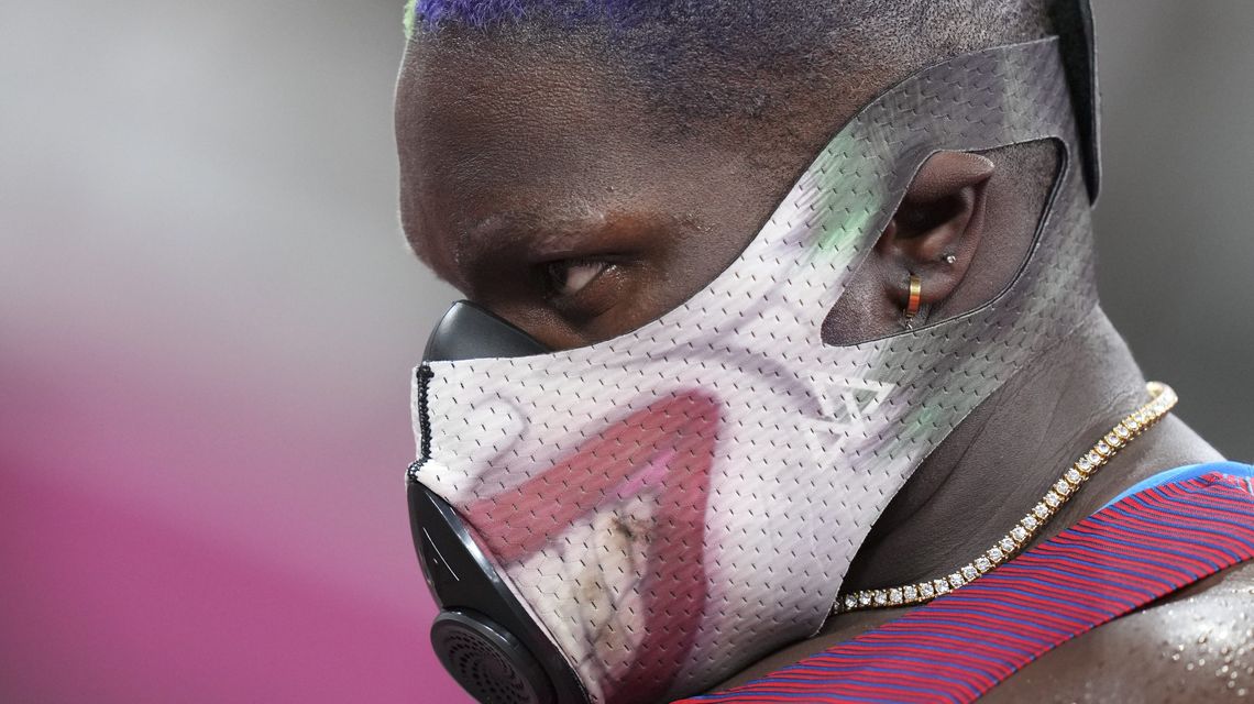 Joker’s wild: Saunders dons mask before shot put at Olympics