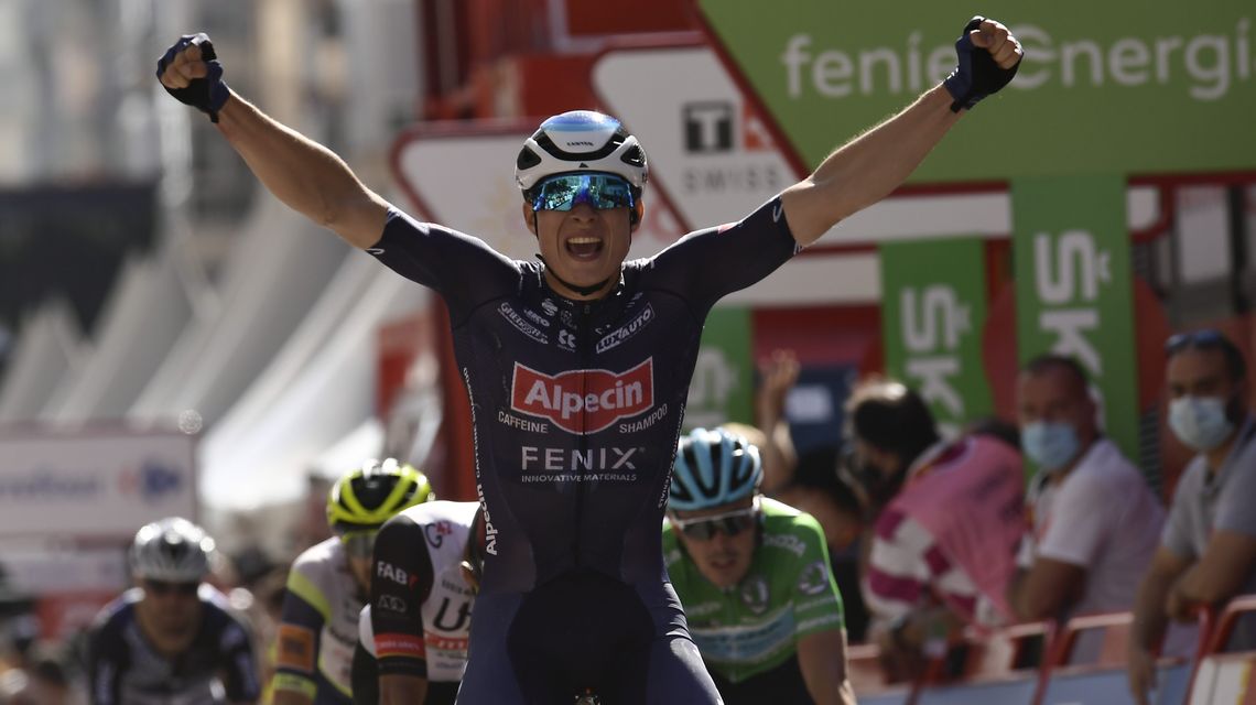 Roglic keeps Vuelta lead on last mountain test, López wins