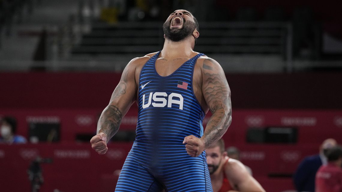 USA’s Steveson scores late to win wrestling gold