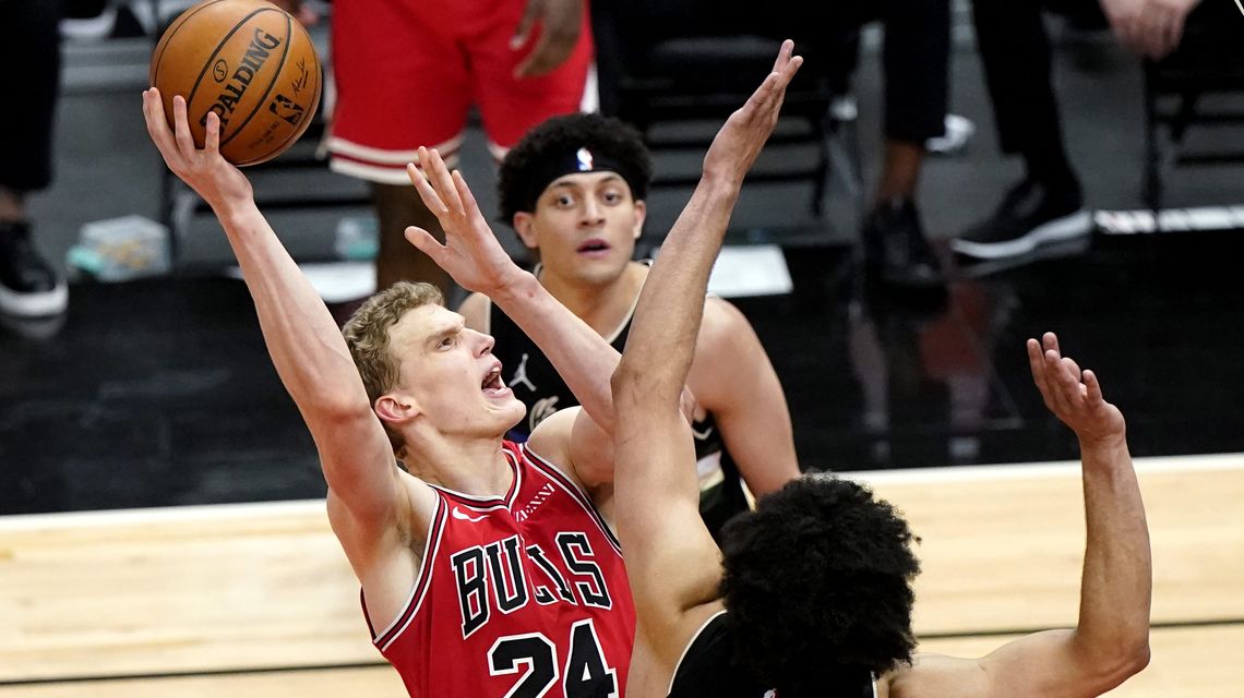 Chicago Bulls exercise contract options on White, Williams