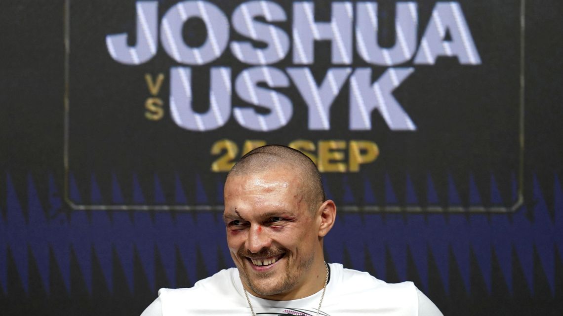 New champ Usyk heads for simple life, Joshua eyes rematch