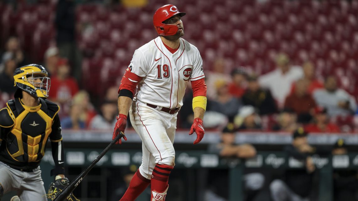 Votto power surge leads Reds rally for 9-5 win over Pirates