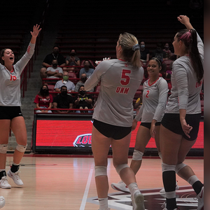 UNM volleyball off to best start in 12 years