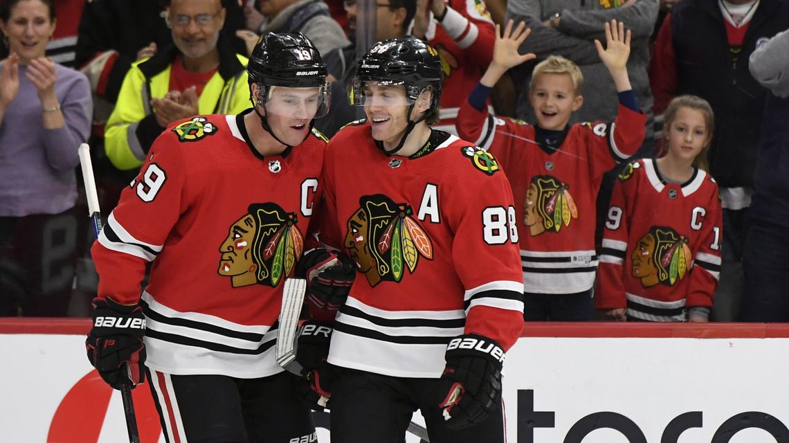 Toews returns to Chicago lineup in shootout loss to Detroit