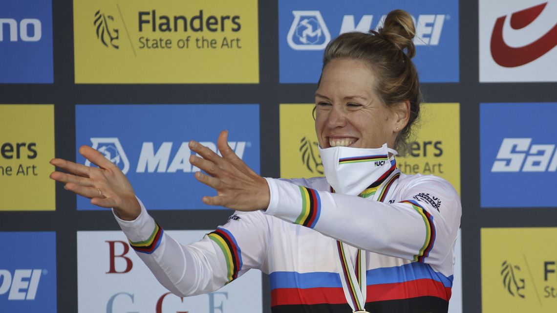 Ellen van Dijk claims 2nd time trial title at cycling worlds