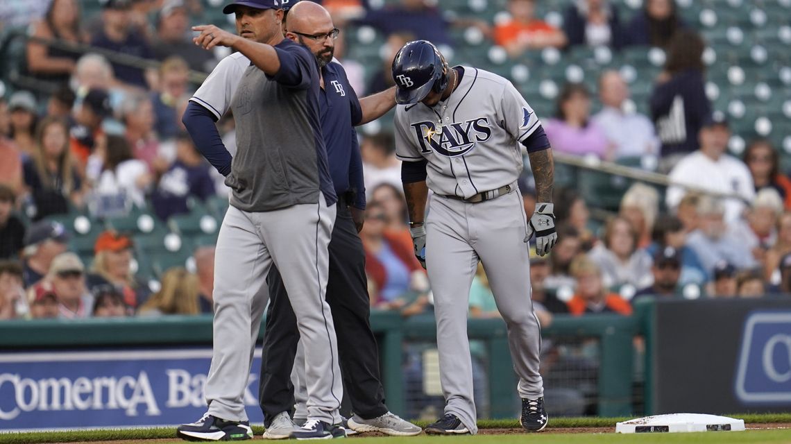 Rays’ Franco extends streak, exits with apparent leg injury