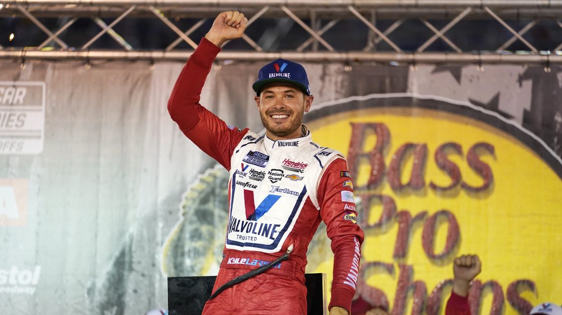 Larson returns to Las Vegas looking for another victory
