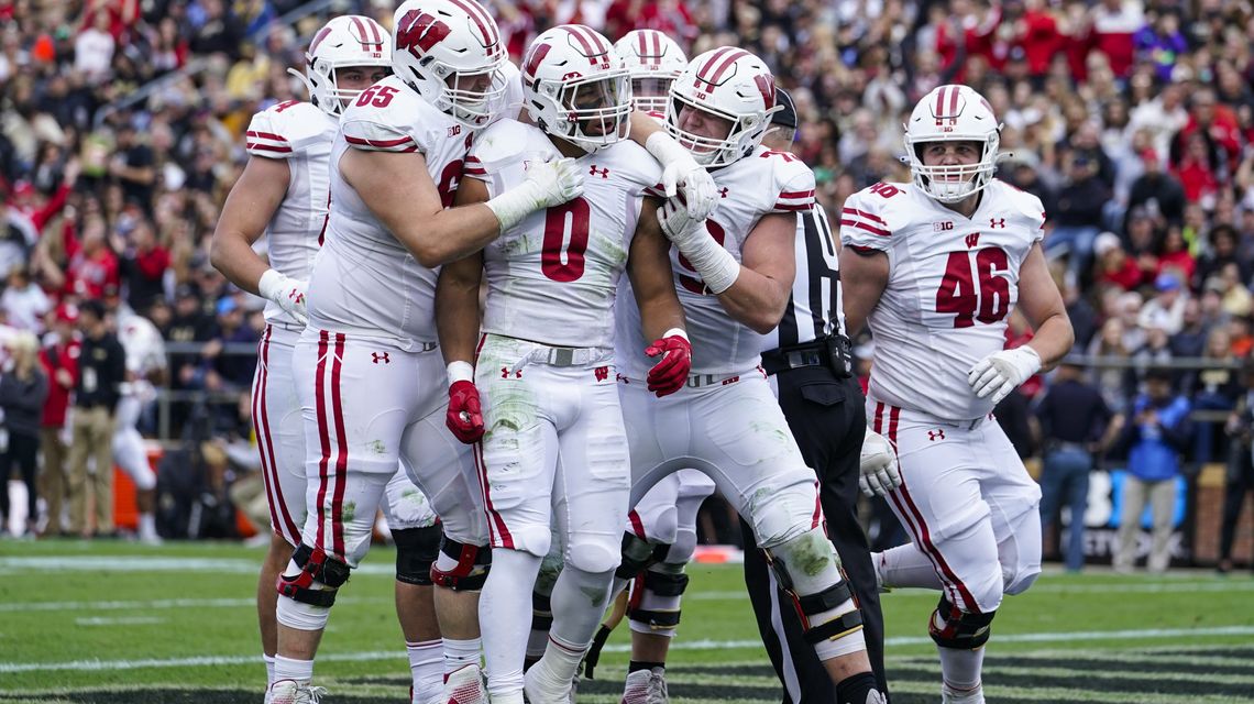 Wisconsin reclaims its identity as run-dominant offense