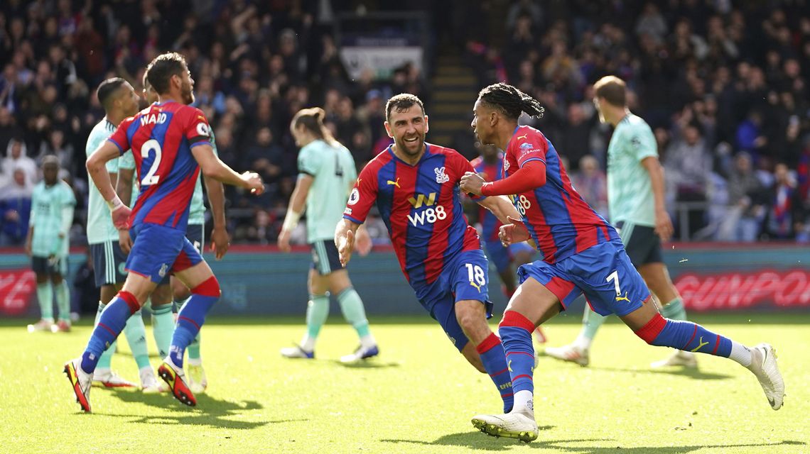 Schlupp recovers 2-2 draw for Palace against Leicester