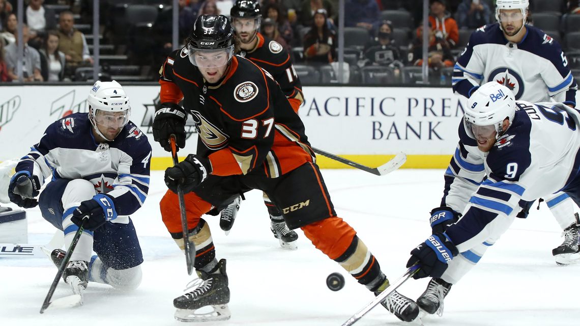 McTavish, 18, scores in NHL debut as Ducks beat Jets 4-1