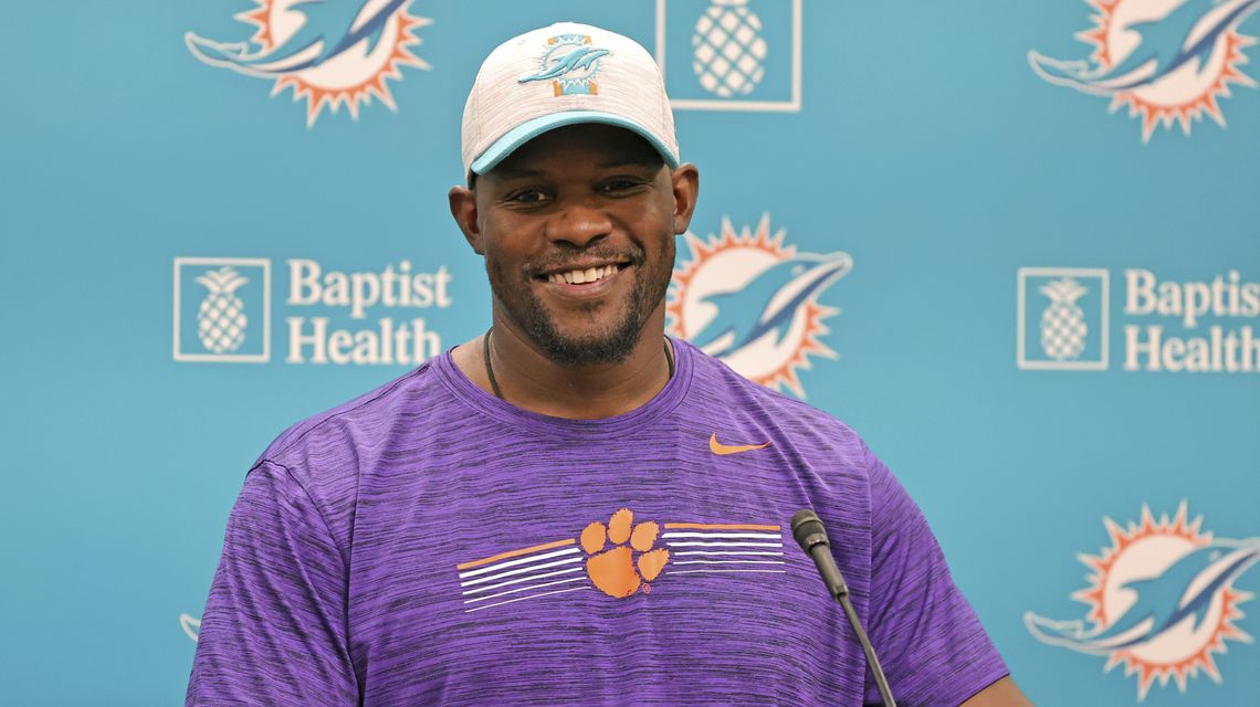 No smoking: Dolphins’ London trip stirs memories for Flores