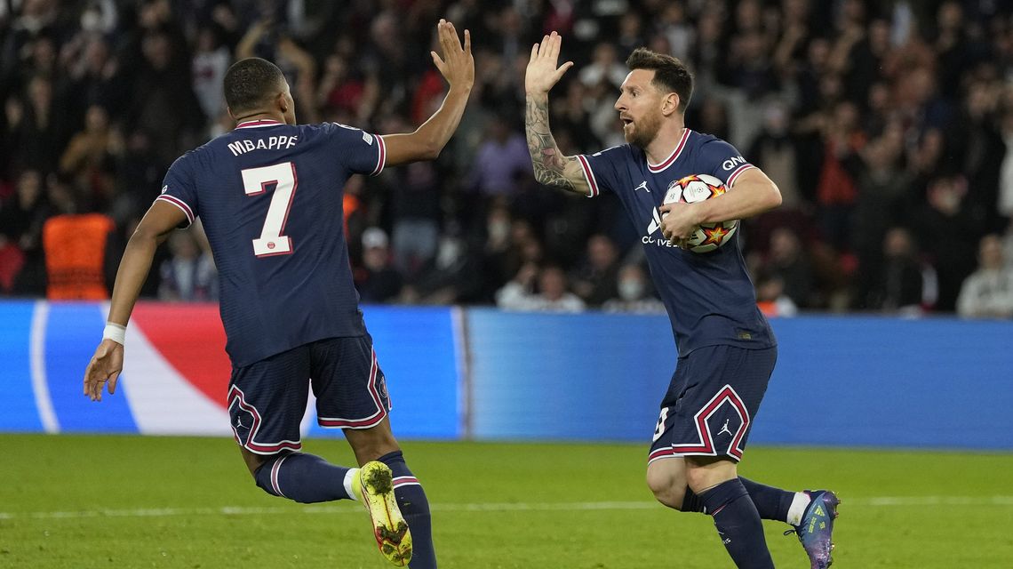 Messi scores 2 goals to rescue PSG in 3-2 win over Leipzig