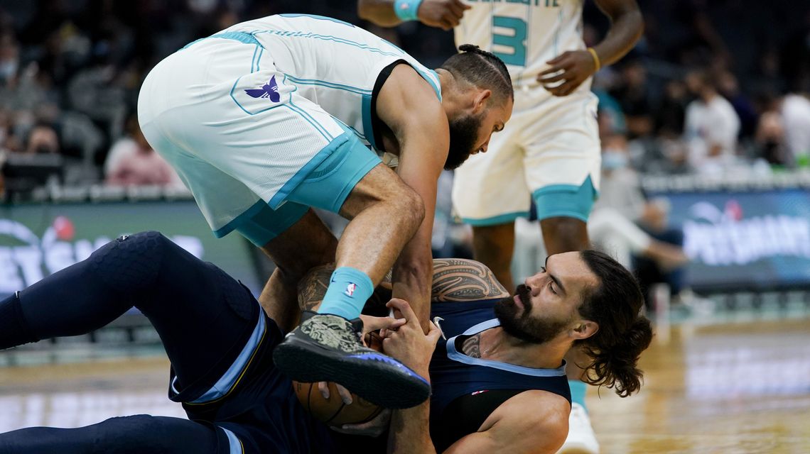 Morant outplays Ball, Grizzlies rout Hornets 128-98