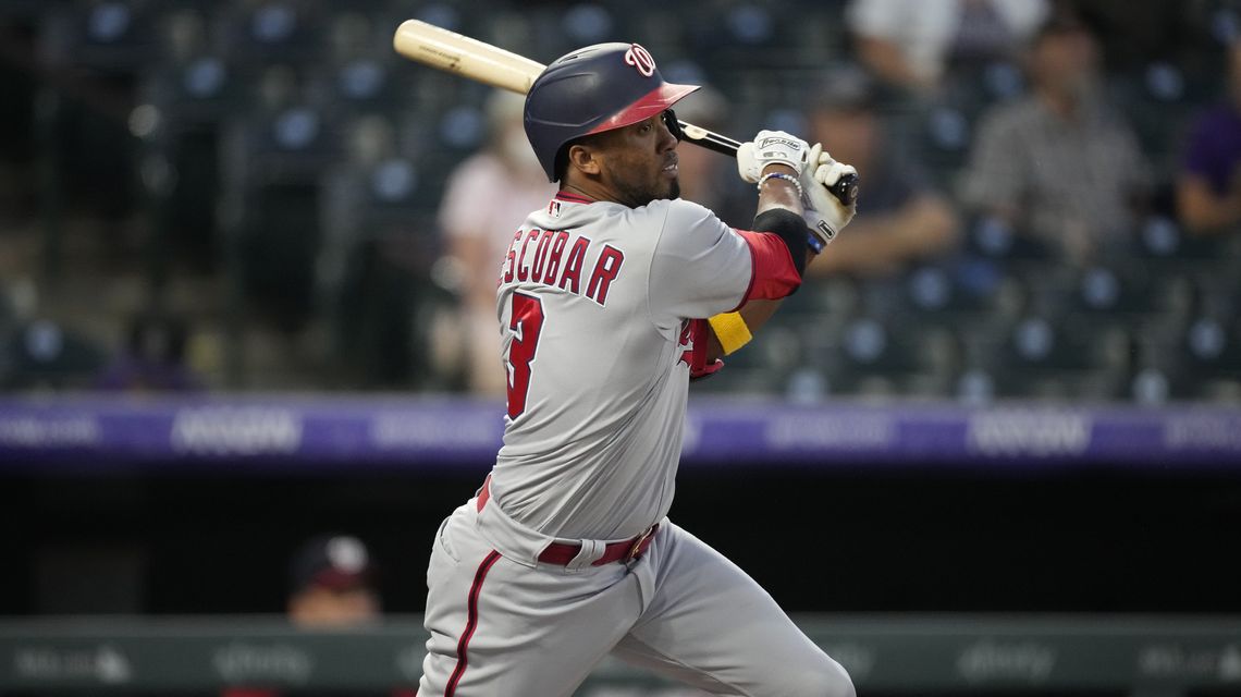 Alcides Escobar re-signs with Washington Nationals for 2022