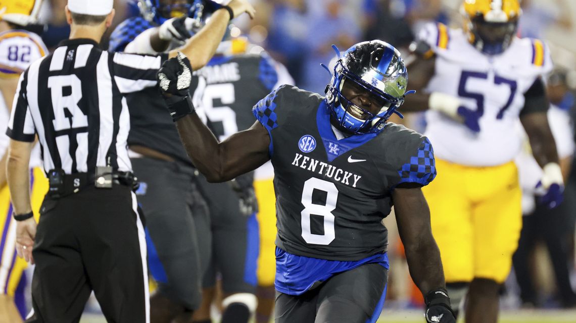 No. 11 Kentucky loses DT Oxendine with lower leg injury