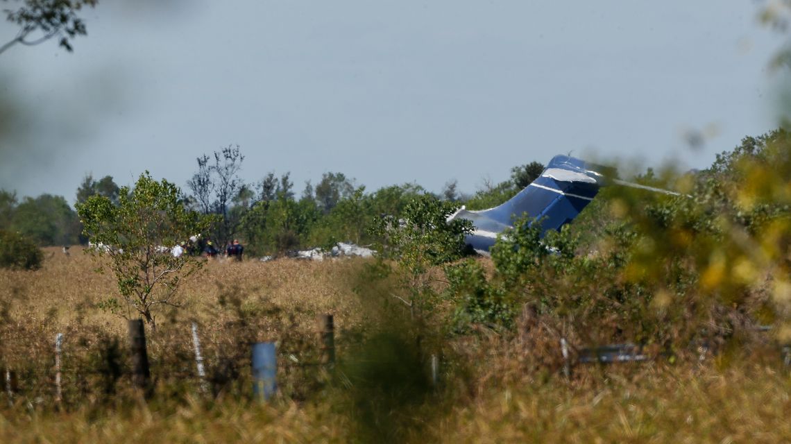 No major injuries after plane runs off Texas runway, burns