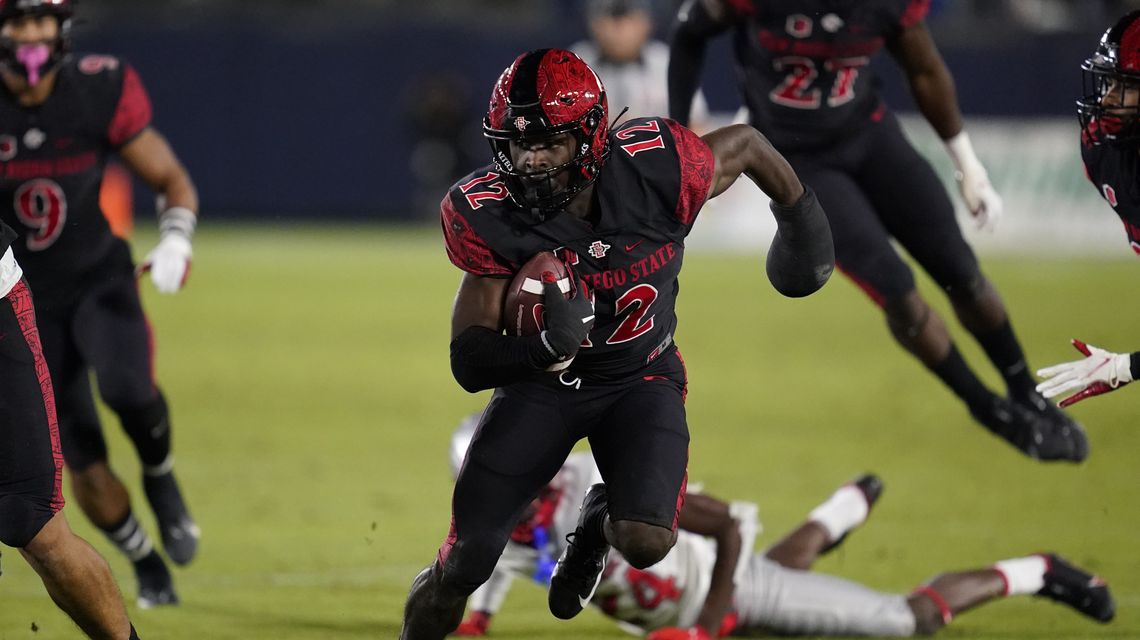 No. 25 San Diego State starts fast, beats New Mexico 31-7