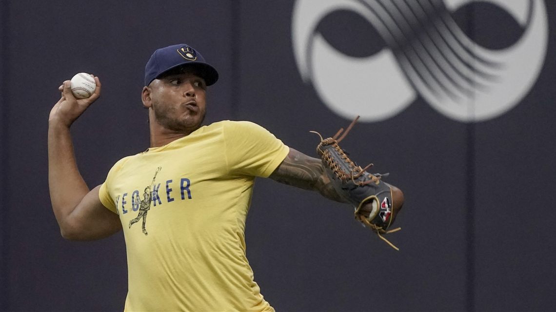 No surprise: Brewers choose Peralta to face Braves’ Anderson