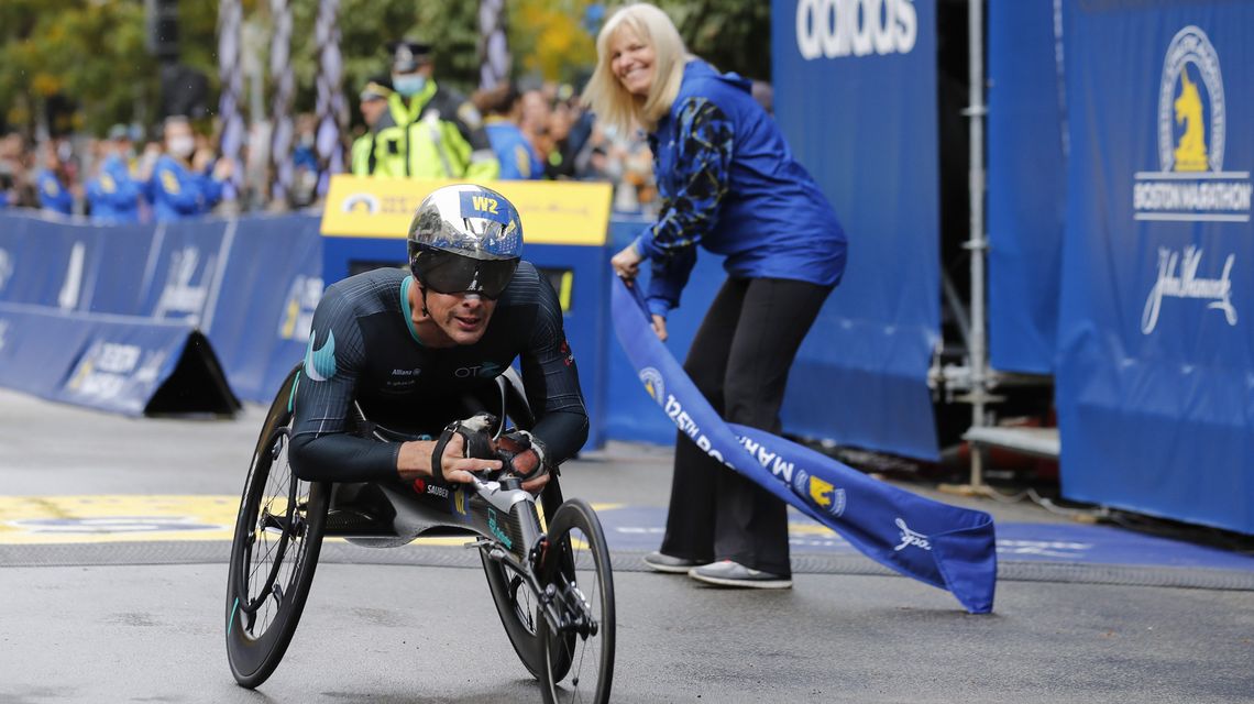 Boston Marathon men’s wheelchair champ has costly wrong turn
