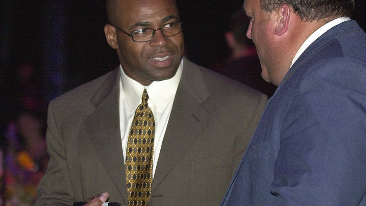 Saints to add the late linebacker Sam Mills to ring of honor
