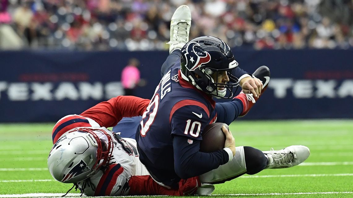 Texans fall apart in 2nd half of 25-22 loss to New England