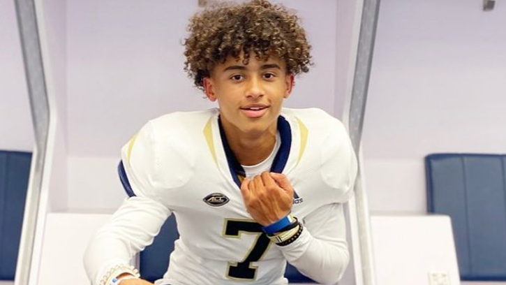 Projected No.1 QB for Class of 2026 Julian Lewis already has DI offers