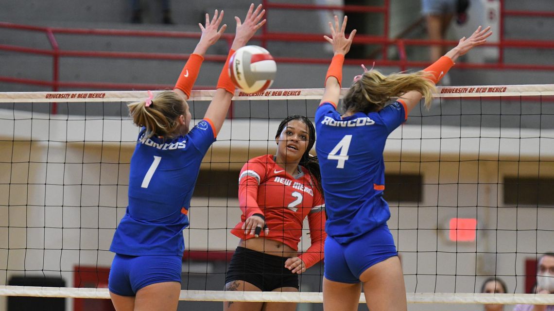 Kaitlynn Biassou leads surging Lobos volleyball