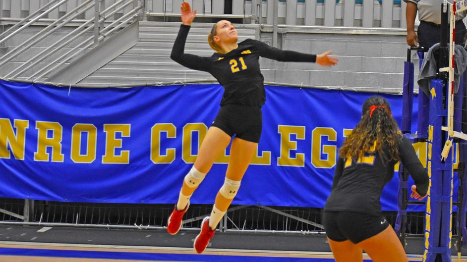 Monroe College women’s volleyball reach 14 wins in streak