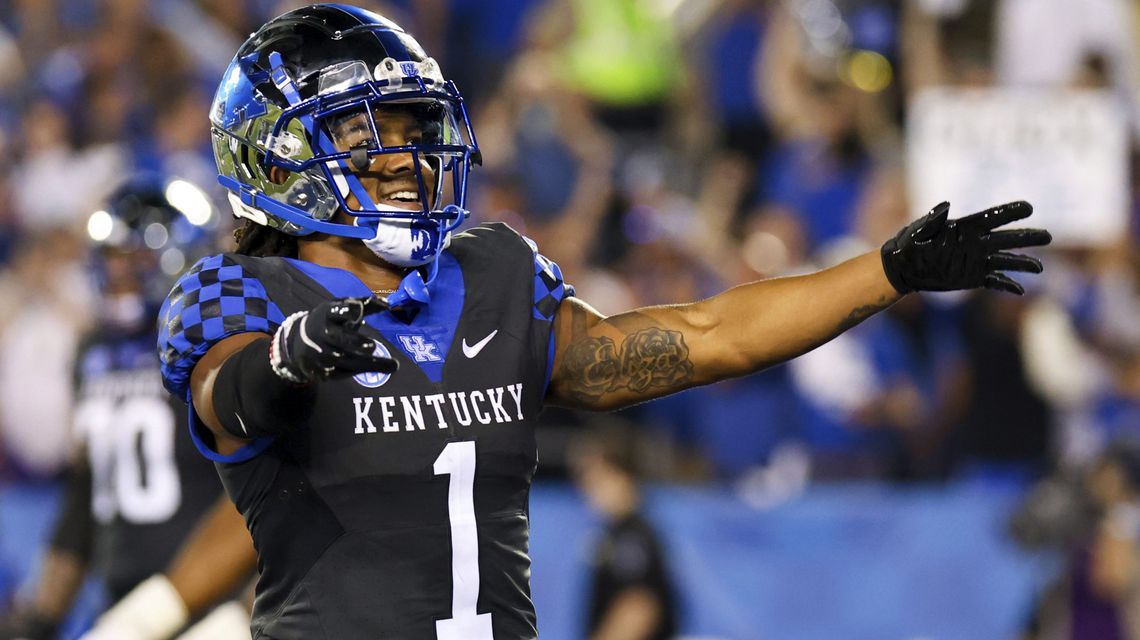 Levis accounts for 5 TDs, No. 16 Kentucky routs LSU 42-21
