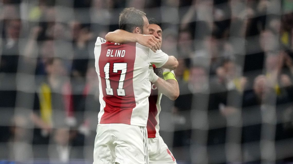 Dominant Ajax beats Dortmund 4-0 in Champions League