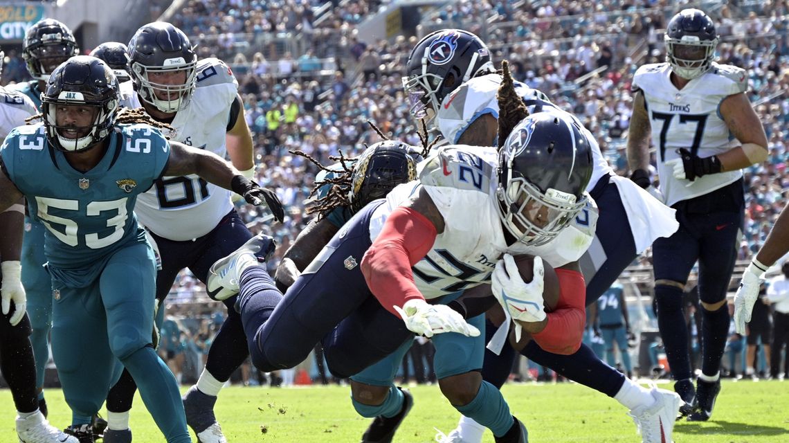 Henry scores 3 TDs, Titans send Jags to 20th straight loss